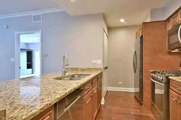 Harwood Heights, IL 60706,7420 W Lawrence Avenue #402