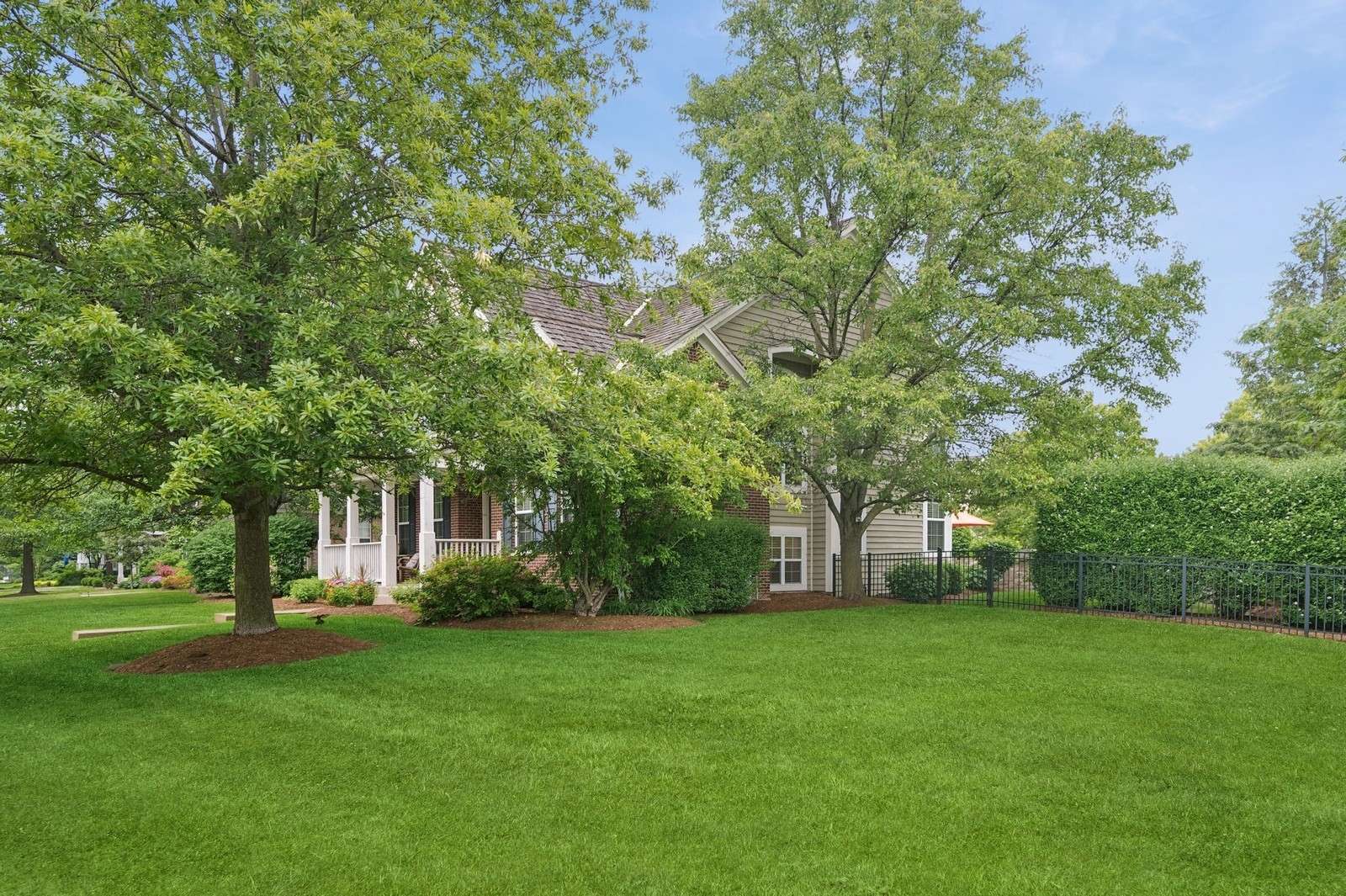 Glenview, IL 60026,1613 Constitution Drive