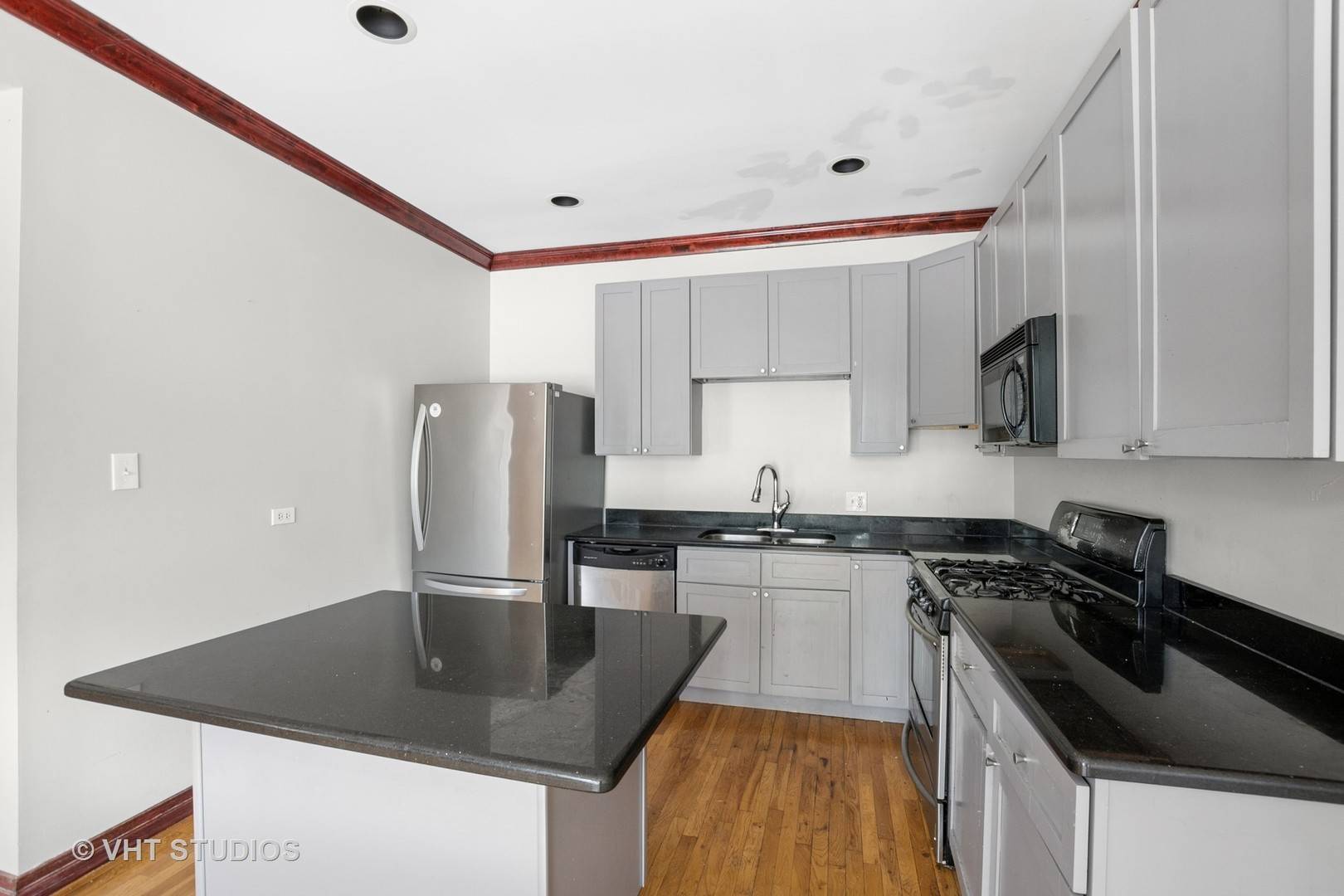 Chicago, IL 60653,212 E 44th Street #2