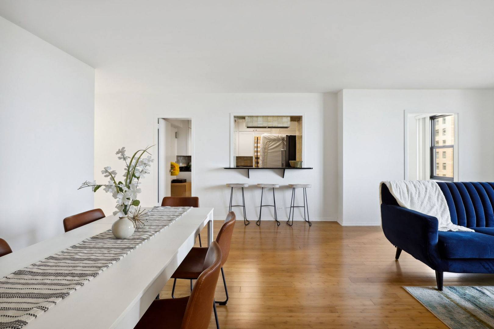 Chicago, IL 60657,3150 N Lake Shore Drive #8E