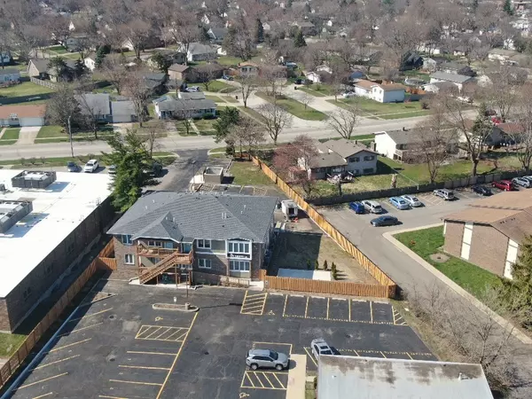 Crystal Lake, IL 60014,5 S Virginia Road #6