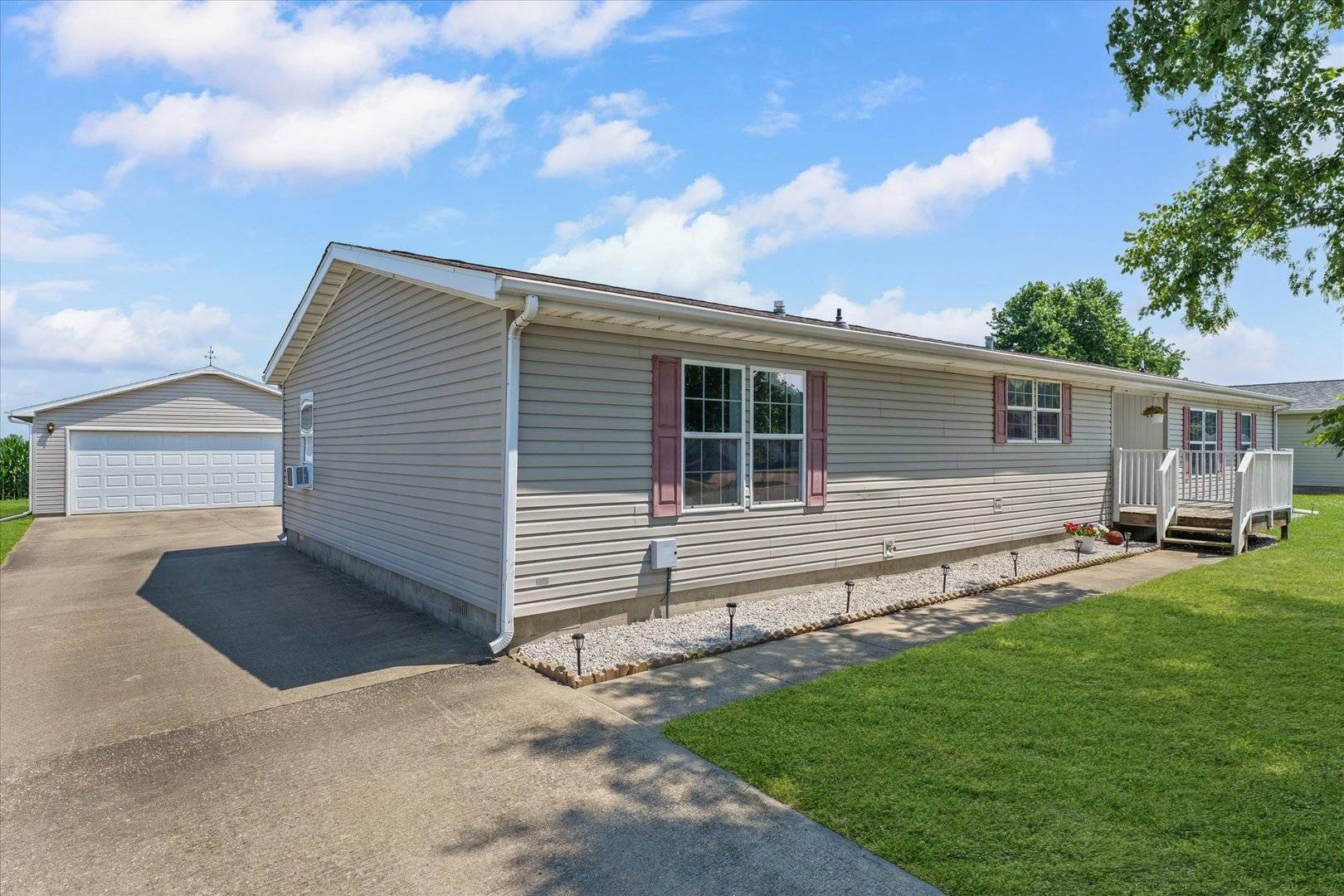 Thomasboro, IL 61878,510 W Rhodes Street