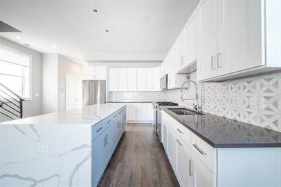 Chicago, IL 60616,556 W 18th Street #3