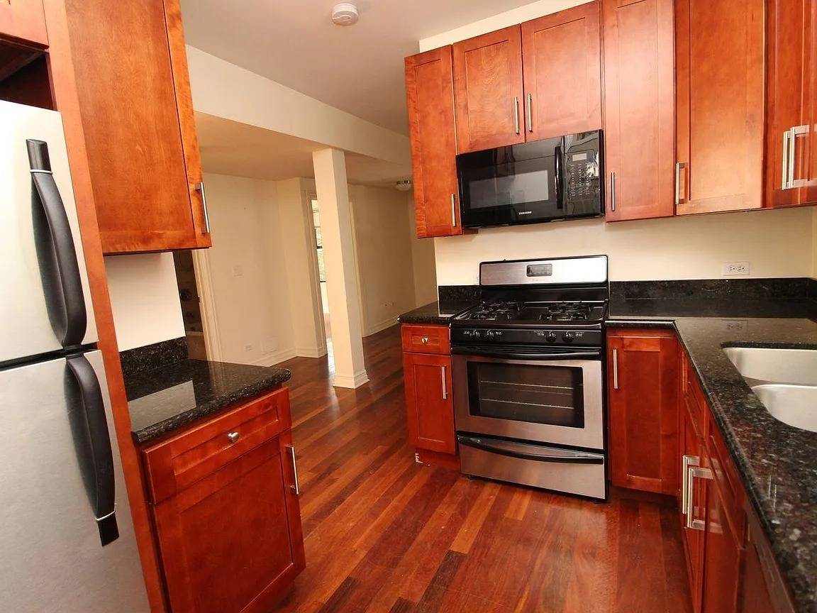 Chicago, IL 60618,4349 N SAWYER Avenue #E2