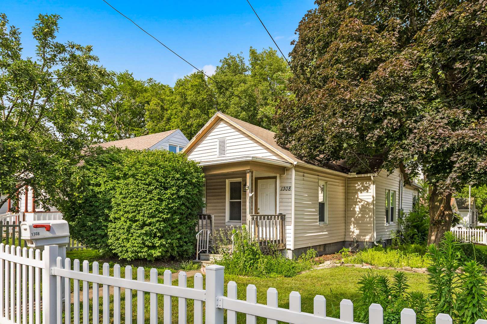 1308 S Wright Street, Bloomington, IL 61701