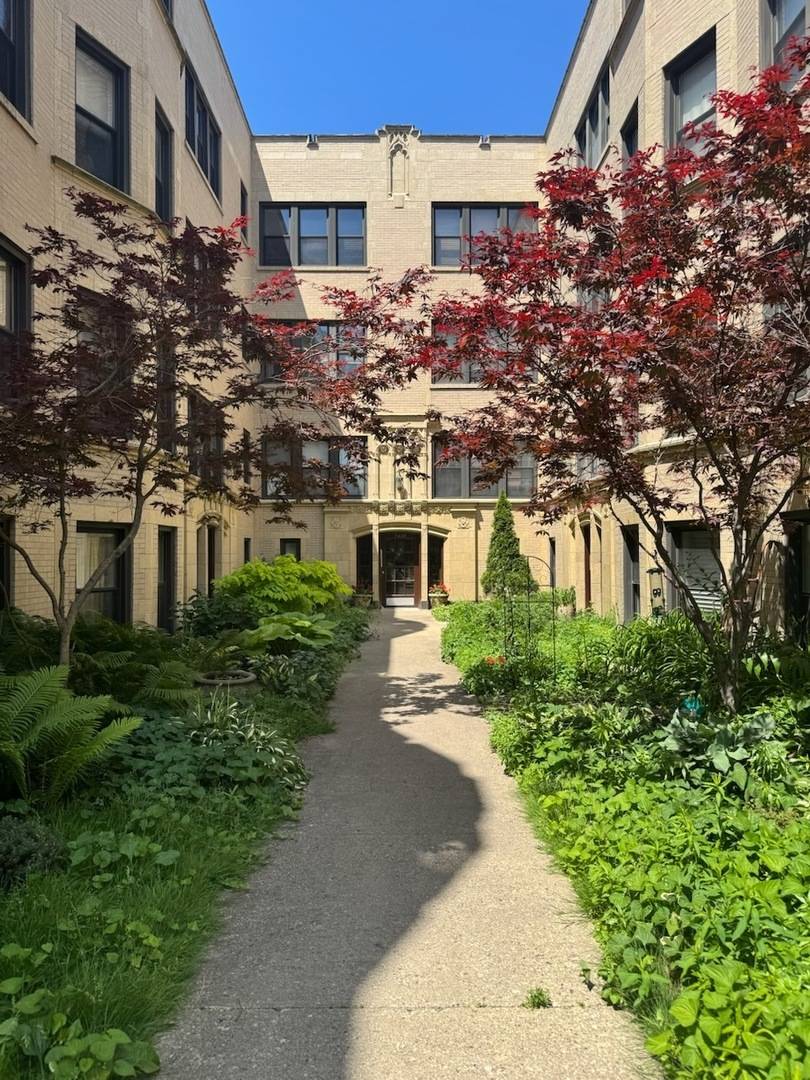 7438 N Hermitage Avenue #1E, Chicago, IL 60626