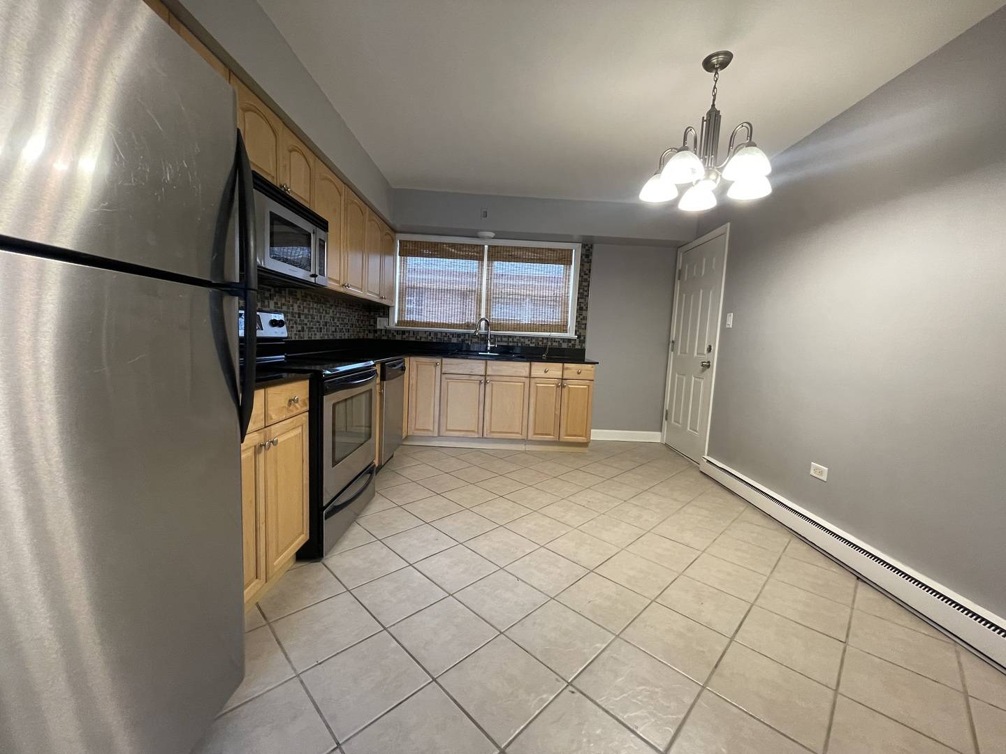 Chicago, IL 60638,6450 S New England Avenue #3B