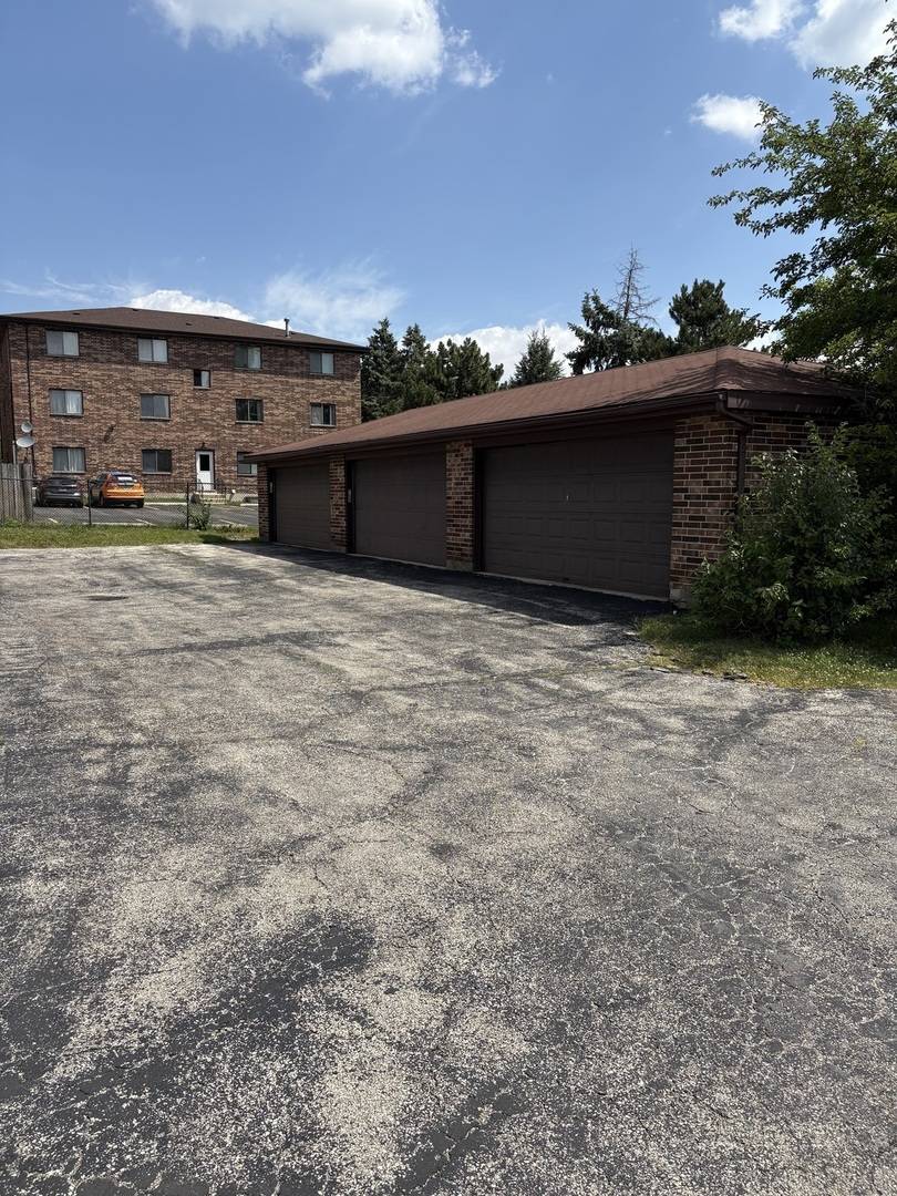 Orland Park, IL 60462,14949 Lakeview Drive #204