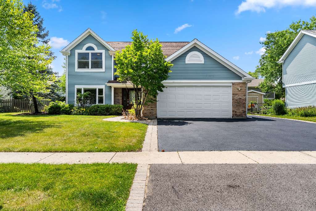 327 Old Country Way, Wauconda, IL 60084