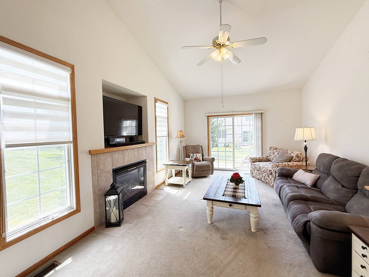 Dekalb, IL 60115,2167 Autumn Lane