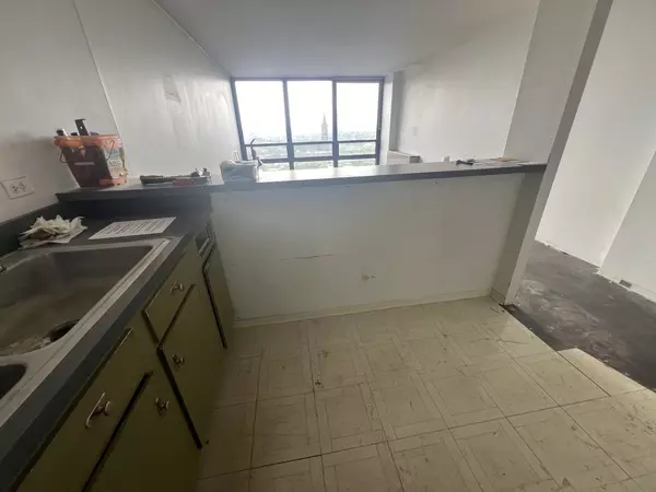 Chicago, IL 60614,1636 N Wells Avenue #2014