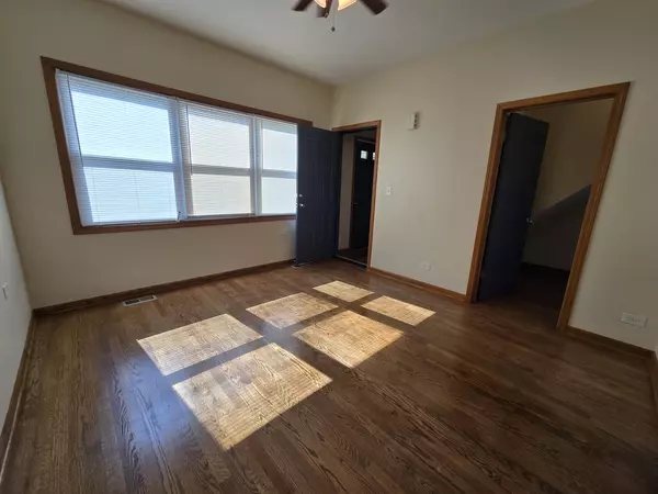 Chicago, IL 60617,10653 S Mackinaw Avenue #1