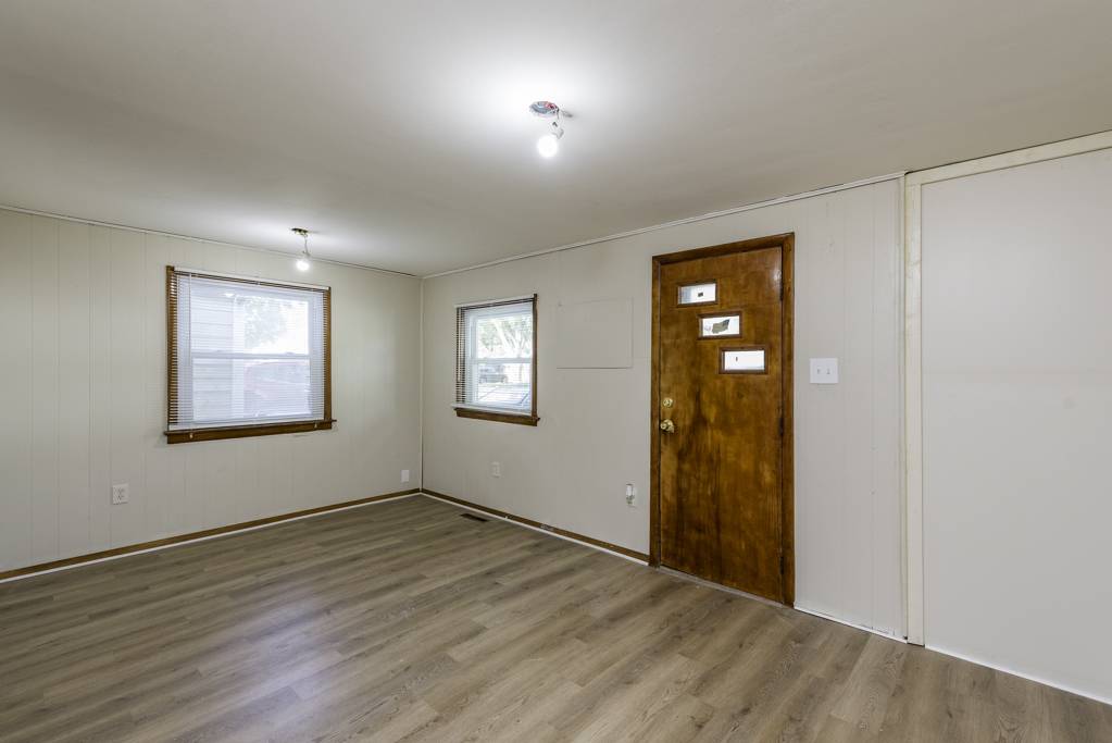 Round Lake Park, IL 60073,221 Kenwood Drive