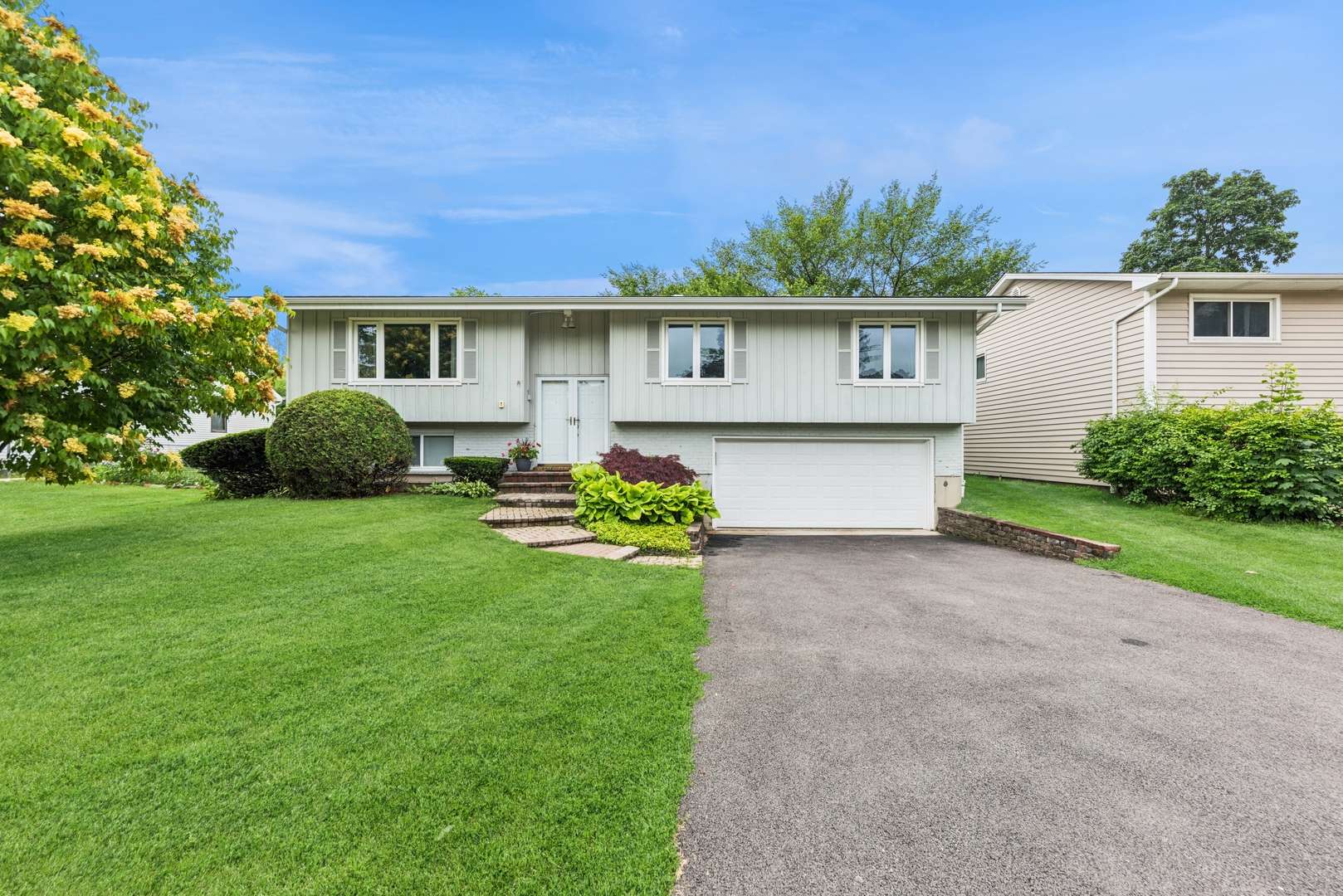906 W North Avenue, Lake Bluff, IL 60044