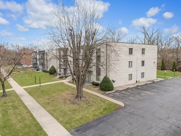 Crestwood, IL 60418,5715 129th Street #1A