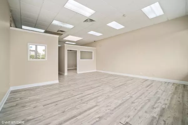 Des Plaines, IL 60018,1511 E Oakton Street