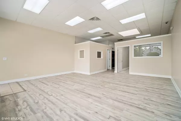 Des Plaines, IL 60018,1511 E Oakton Street