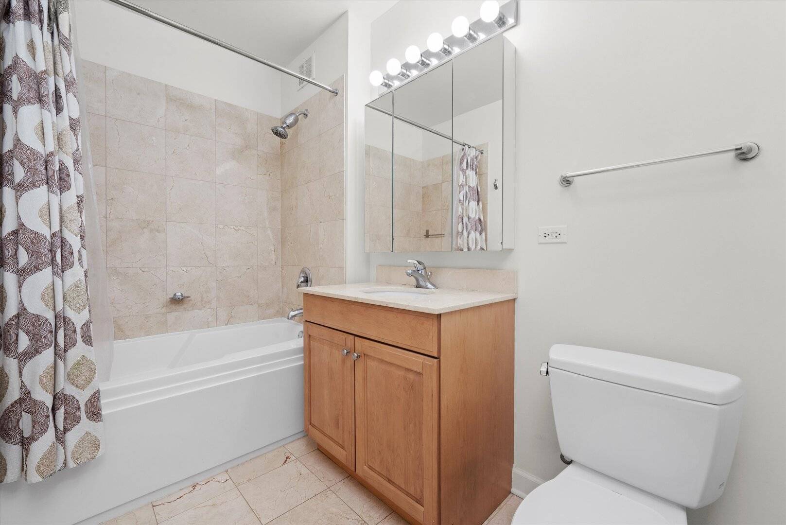 Chicago, IL 60601,420 E Waterside Drive #407