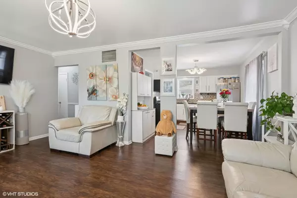 Villa Park, IL 60181,434 N 2nd Avenue