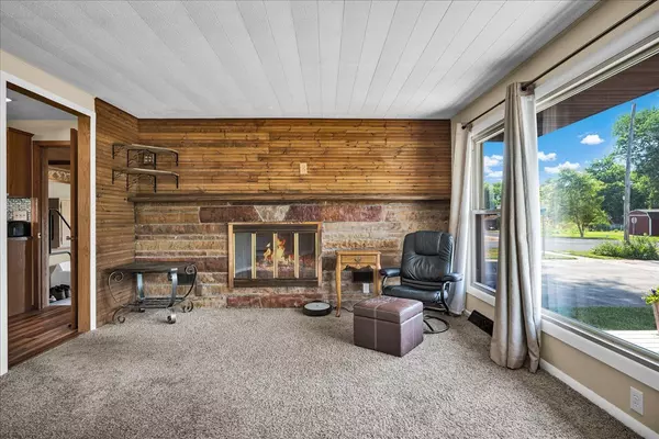 Wapella, IL 61777,320 S 4th Street