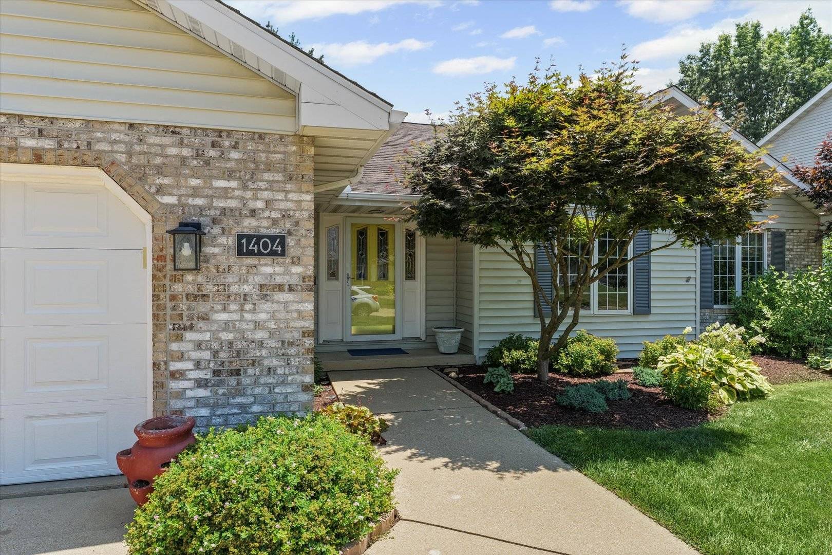 Champaign, IL 61822,1404 Manchester Drive