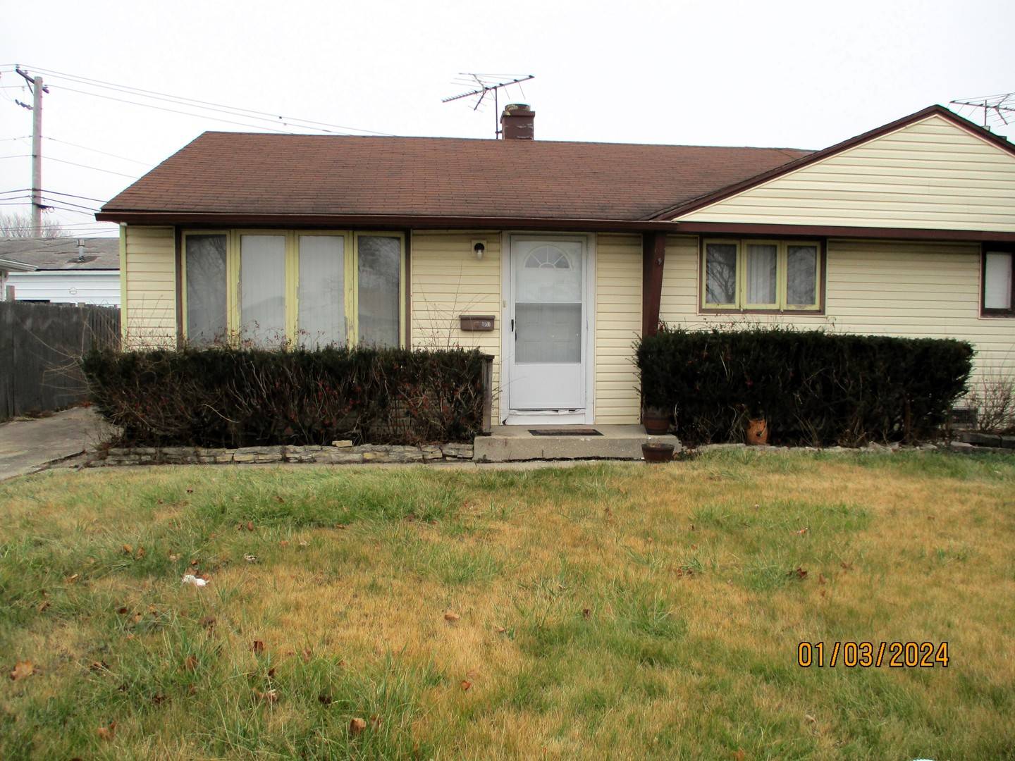 8813 S Komensky Avenue, Hometown, IL 60456