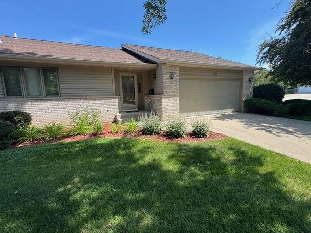 Freeport, IL 61032,700 Seminole Drive #2