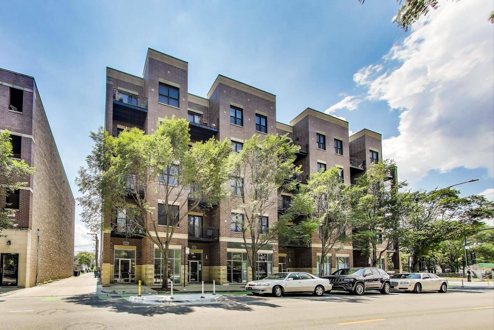 Chicago, IL 60616,207 E 31st Street #5E