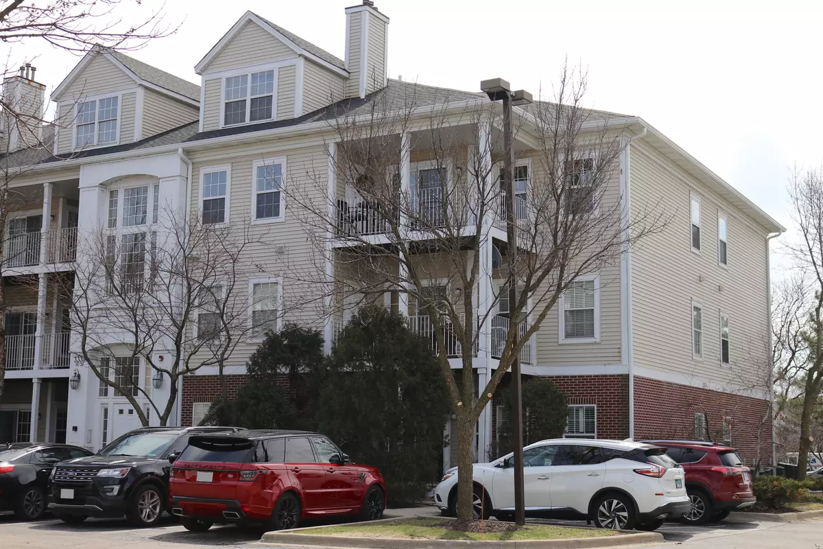 Lake Bluff, IL 60044,3333 STRATFORD Court #3E
