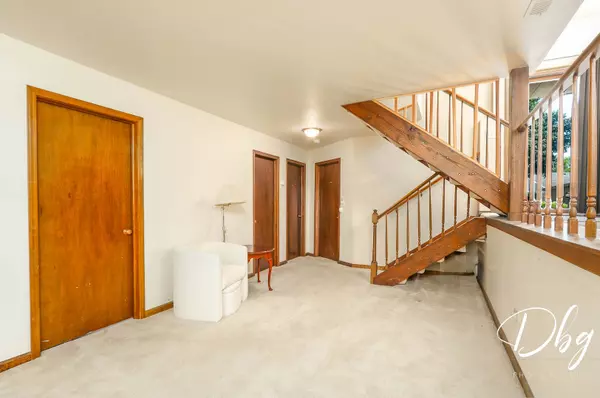 Waukegan, IL 60085,4750 CREST Court