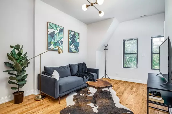 Chicago, IL 60615,5407 S Harper Avenue #3