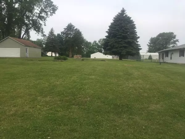 Dixon, IL 61021,1517 College S Avenue