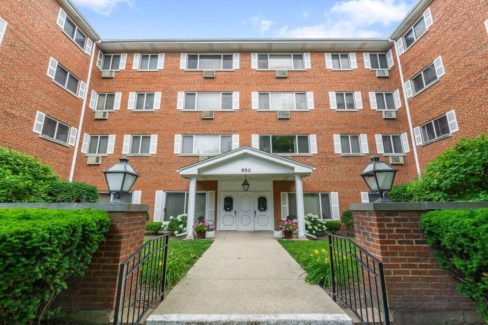 950 Washington Boulevard #206, Oak Park, IL 60302