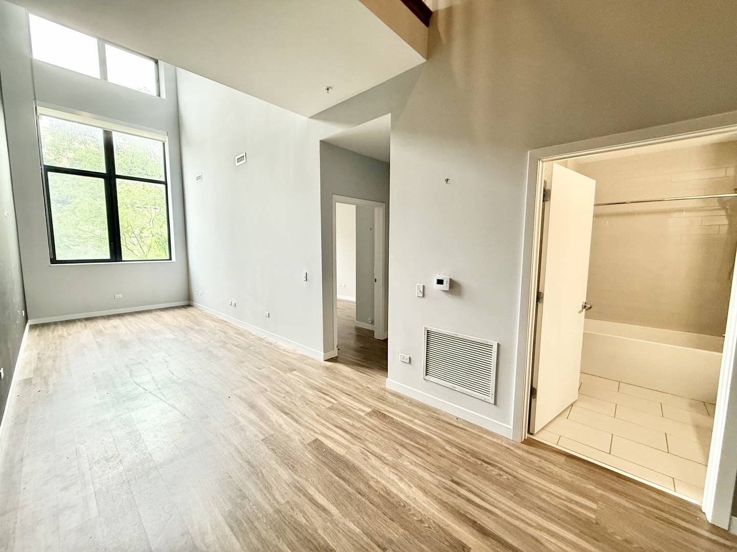 Chicago, IL 60640,1900 W Lawrence Avenue #211