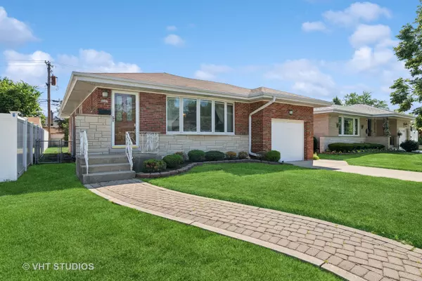 Chicago, IL 60656,4445 N Forestview Avenue