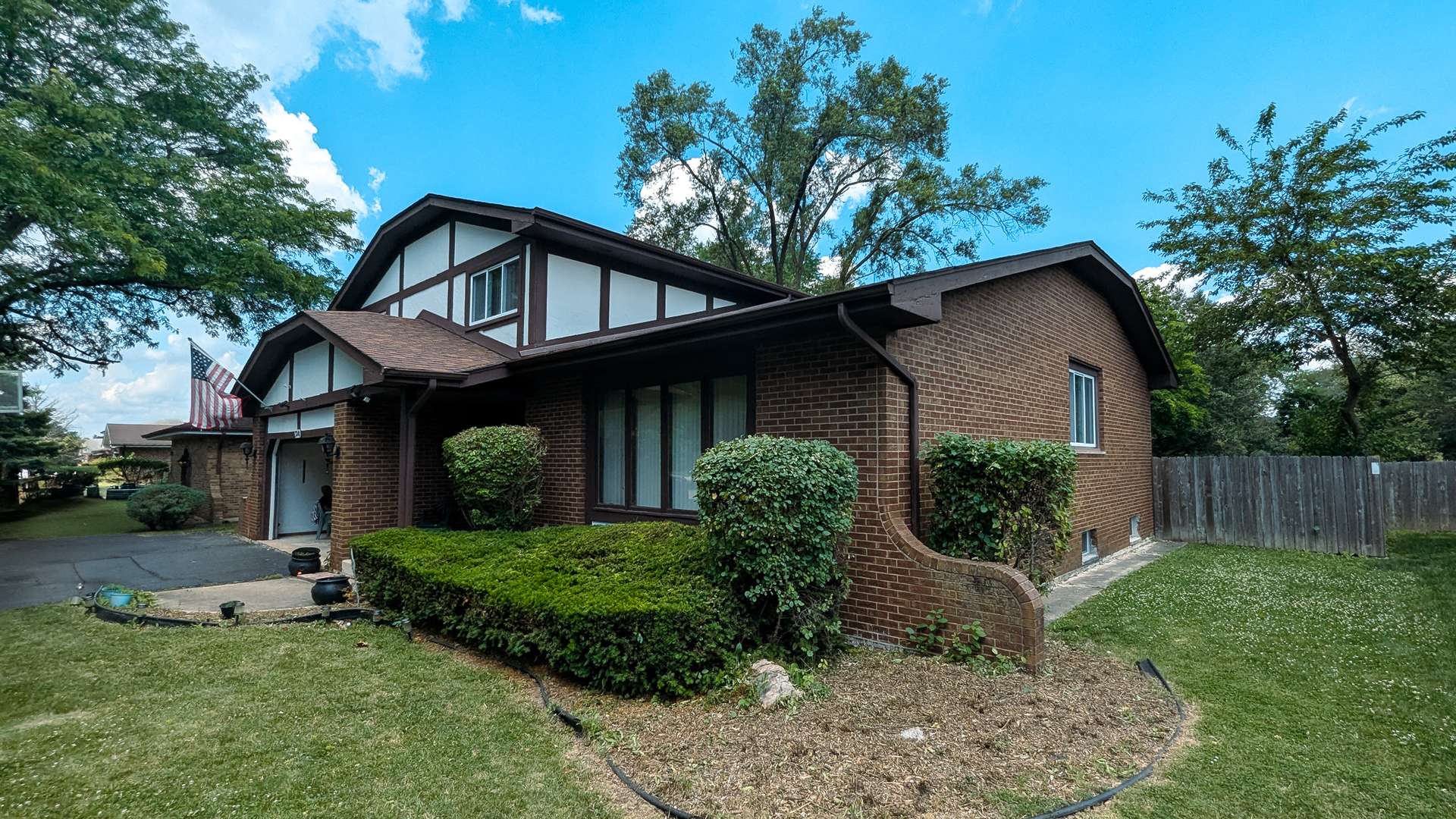 Homewood, IL 60430,3240 Knollwood Lane