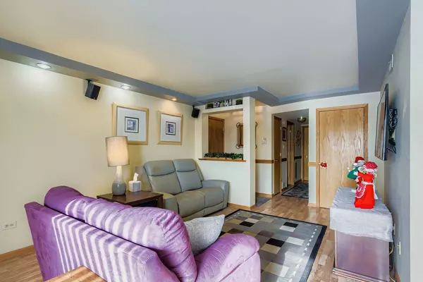 Bridgeview, IL 60455,7336 86th W Street #2B