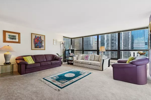 Chicago, IL 60601,360 E RANDOLPH Street #1208