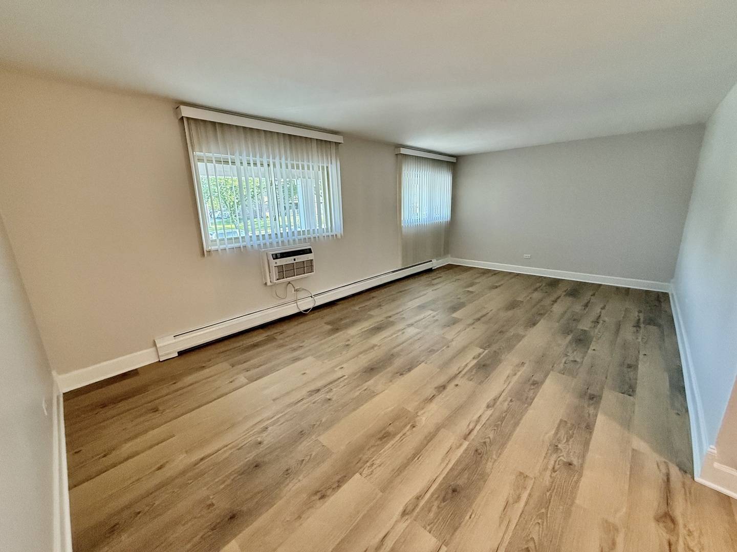 Glendale Heights, IL 60139,690 Marilyn Avenue #203