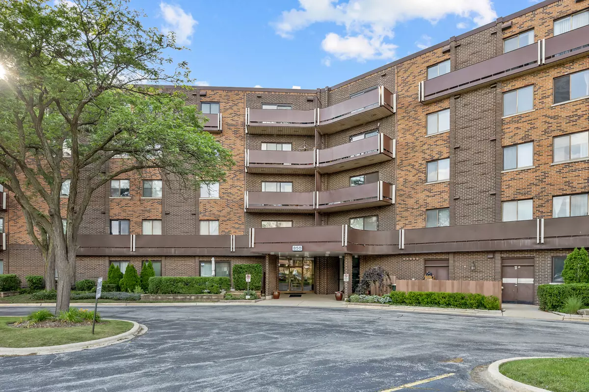 Elk Grove Village, IL 60007,850 Wellington Avenue #311