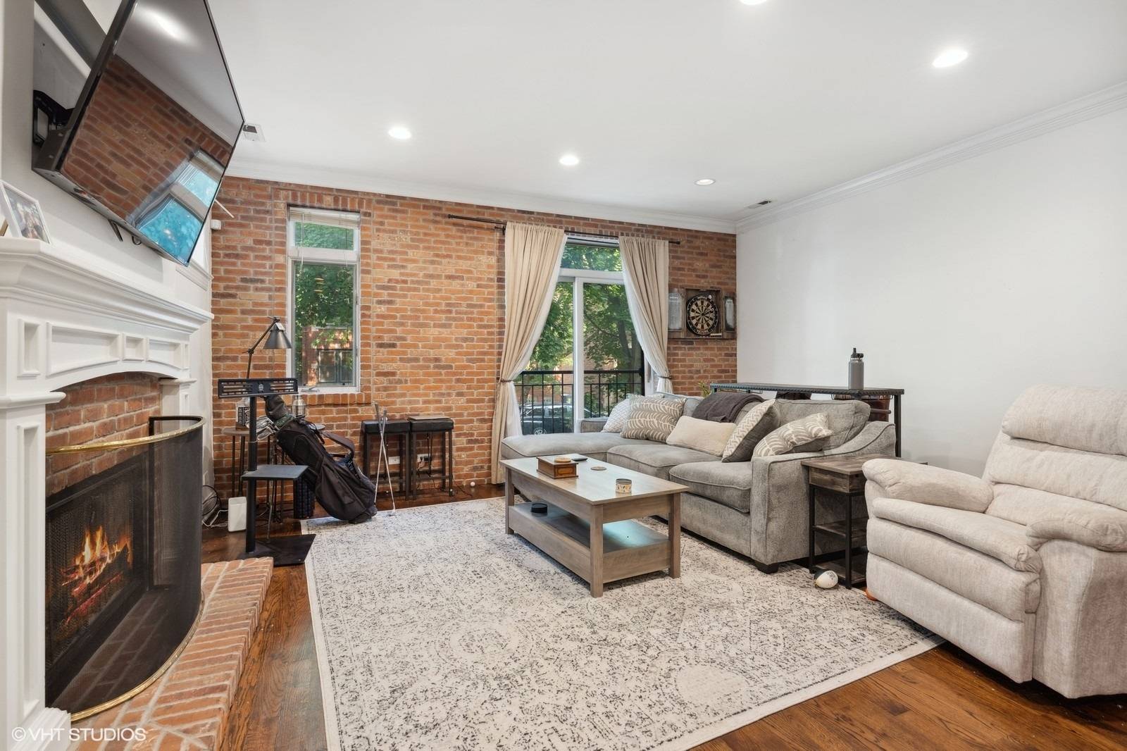 Chicago, IL 60657,2854 N BURLING Street #2