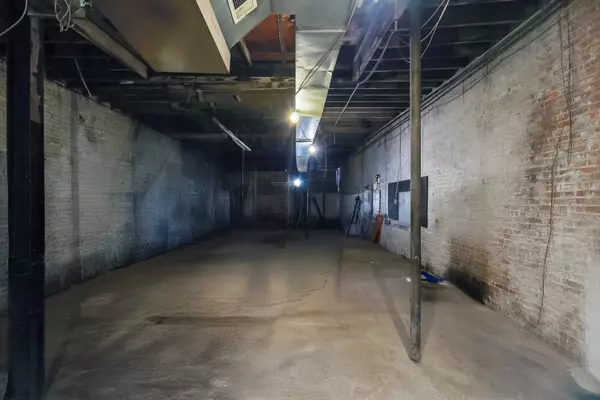 Chicago, IL 60624,4109-15 W Lake Street