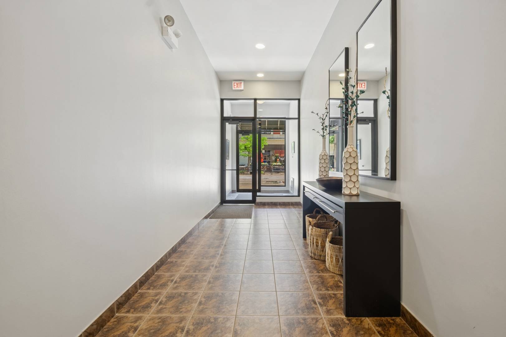 Chicago, IL 60625,2326 W Giddings Street #305