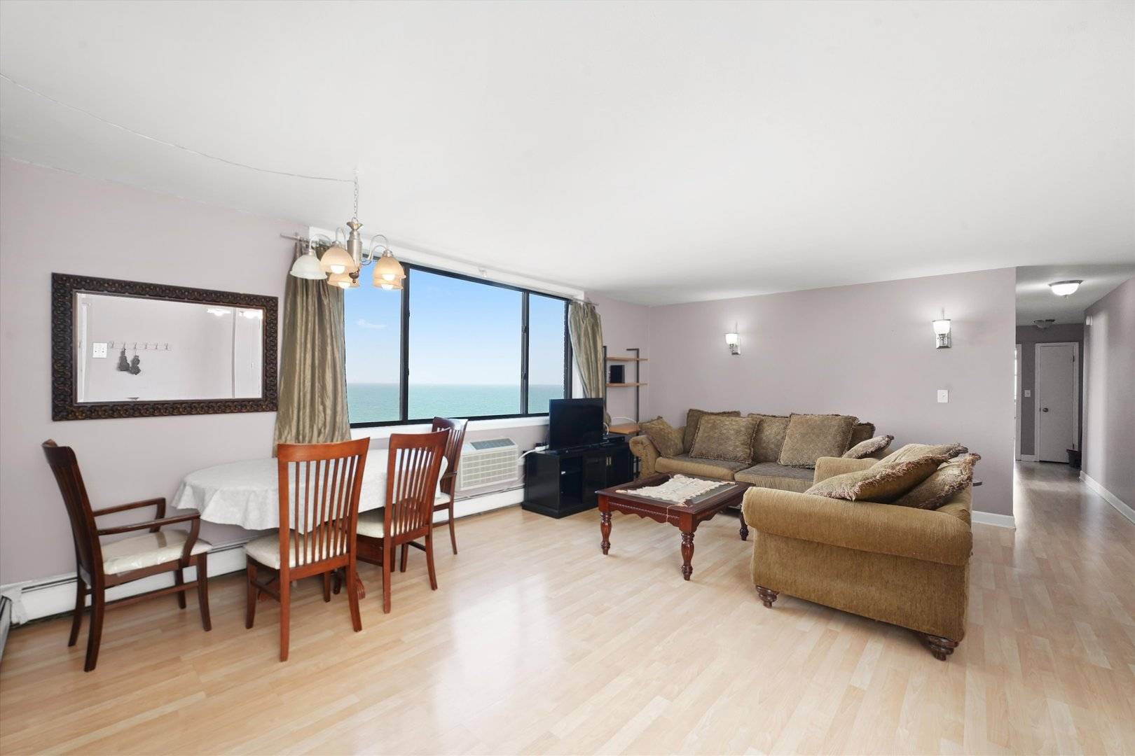 Chicago, IL 60660,6325 N Sheridan Road #802
