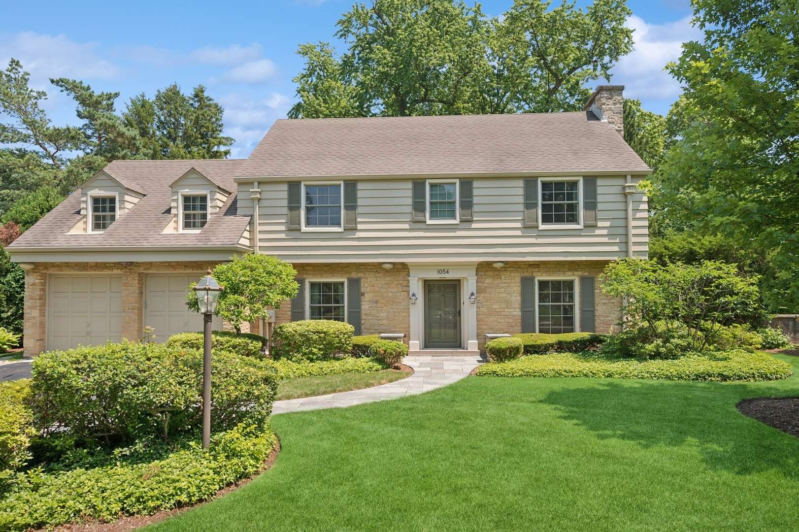 1054 Seneca Road, Wilmette, IL 60091
