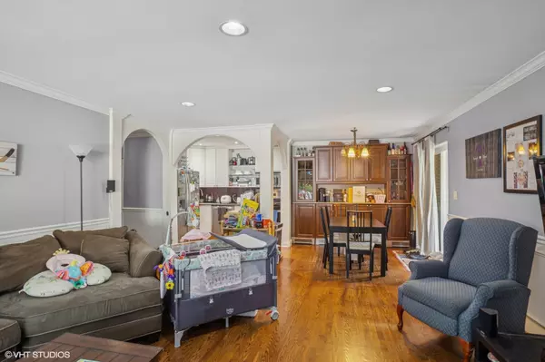 Arlington Heights, IL 60005,1217 S Old Wilke Road #101