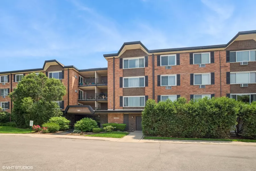 1217 S Old Wilke Road #101, Arlington Heights, IL 60005