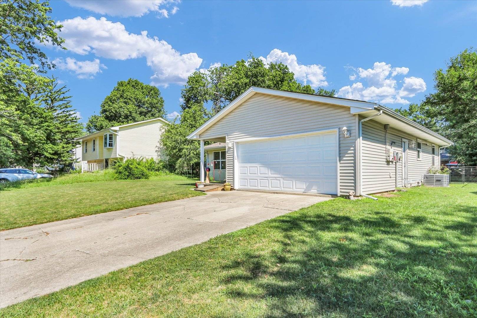 Urbana, IL 61802,2310 E Country Squire Drive