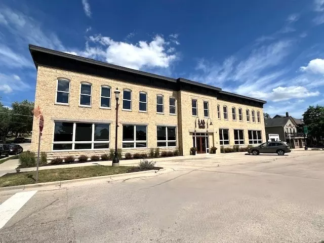 East Dundee, IL 60118,220 N River Street