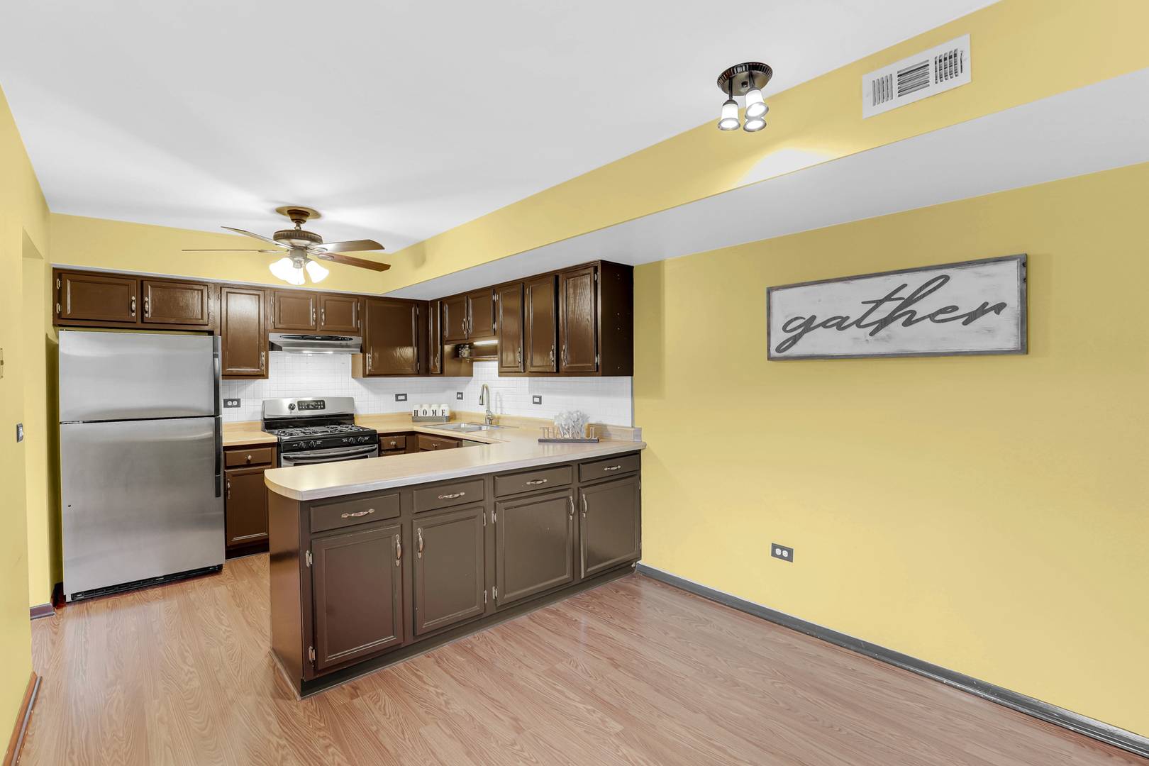 Palatine, IL 60074,1087 E Cottonwood Way